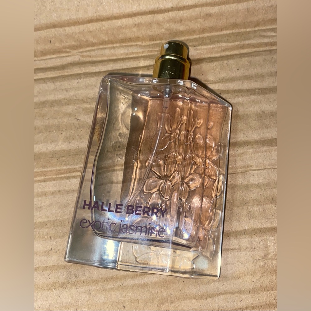 Halle berry exotic jasmine perfume